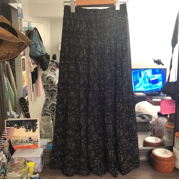 Uniqlo Black Pleated Maxi Skirt - Picture 7 of 13